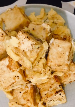 A picture of Pan fried tofu 🥡.