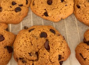 รูปของ Soft chocolate chip cookies คุกกี้ช็อกโกแลตชิปแบบนิ่ม