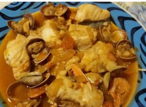Una foto de Bacalao en salsa de tomate y vino moscatel