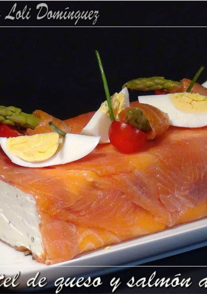 Una foto de Pastel de queso y salmón ahumado