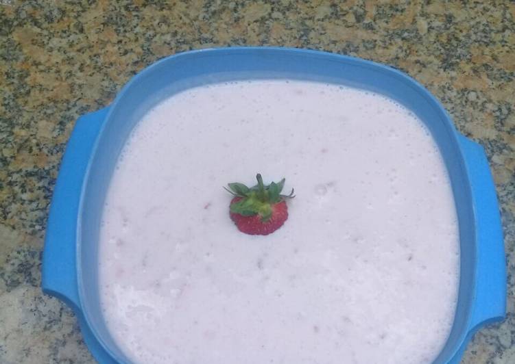Home made strawberry yogurt