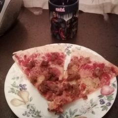 A picture of Meatloaf pizza.