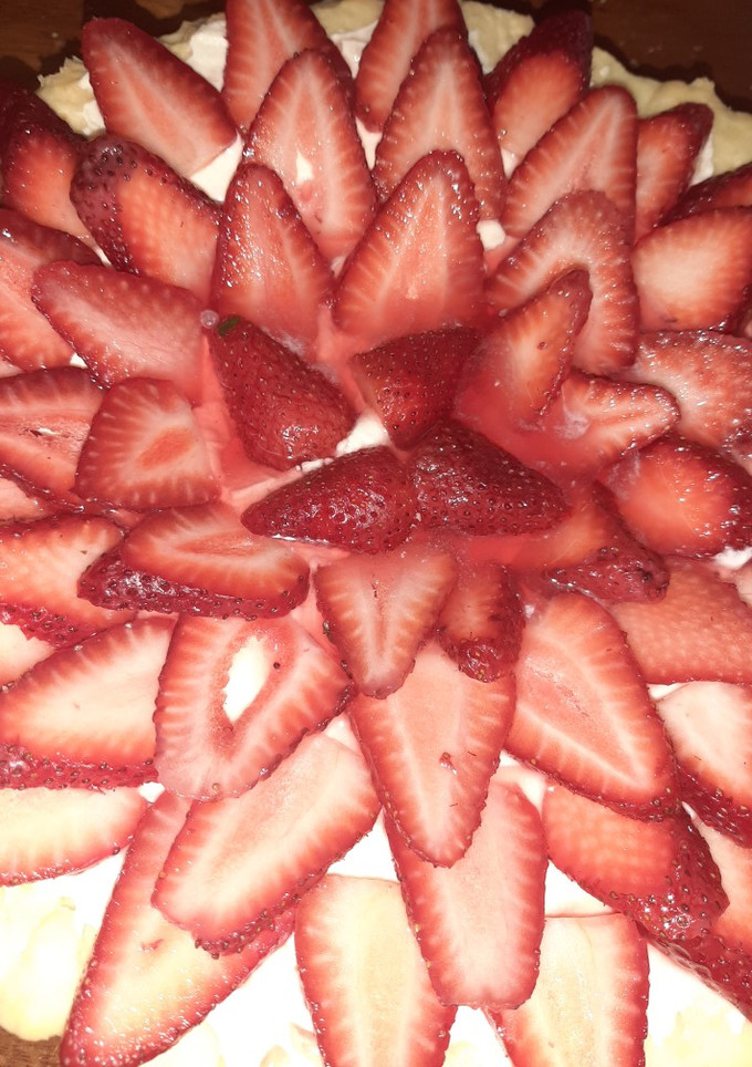 Una foto de Tarta de frutillas con masa sin manteca