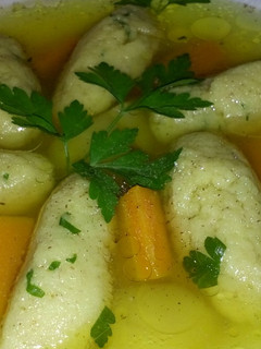Zöldségleves habkönnyű grízgaluskával recept fotója