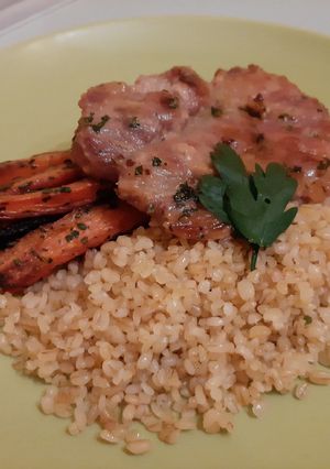 Mézes-mustáros tarja sült répával és bulgurral recept fotója