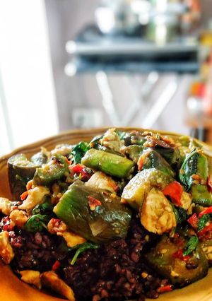 รูปของ เมนู มะเขือยาวอ่อนผัดแห้งสันในไก่ #อาหารฟิวชั่น #อาหารคลีน
