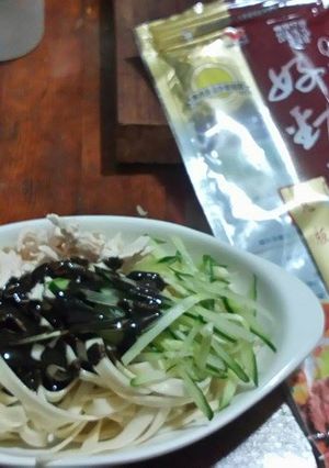 【愛在家裡麵x好勁道】黑芝蔴涼麵 的食譜成品照片