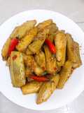 Chuối xanh kho sả ớt