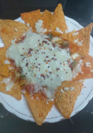 A picture of Salsa cheesey nachos.