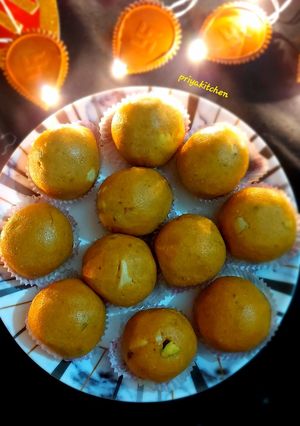 बेसन सूजी लड्डू (Besan suji laddu recipe in hindi) रेसिपी मुख्य फोटो