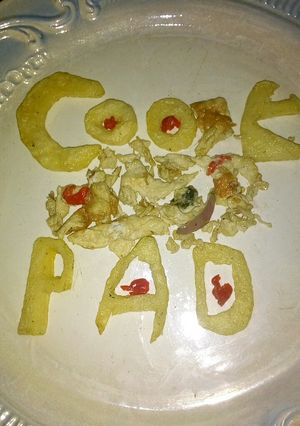 A picture of Chips with egg.