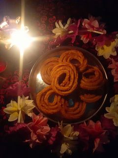चकली (chakali recipe in marathi) रेसिपी चे मुख्य फोटो