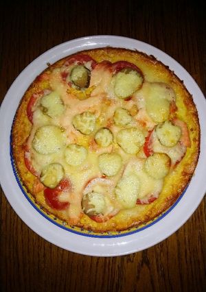 Une photo de Pizza avec la base aux courgettes râpées