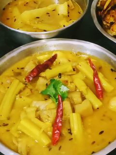 মটর ডাল এঁচোড় ও কাটোয়ার ডাটা দিয়ে(Motor Dal Recipe in Bengali)। রেসিপির প্রধান ছবি