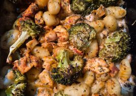Zabkrémes csirkés gnocchi egytálétel