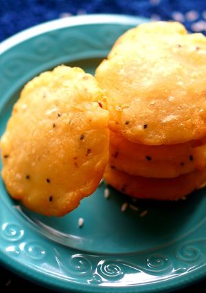 A picture of Poricha pathiri/malabar fried pathiri.
