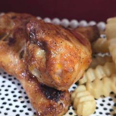 A picture of Mediterranean roasted drumsticks.