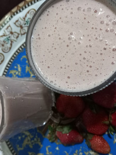A picture of Simple strawberry 🍓 smoothie.