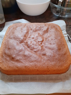 Una foto de Bizcocho base tartas... bizcocho genovés