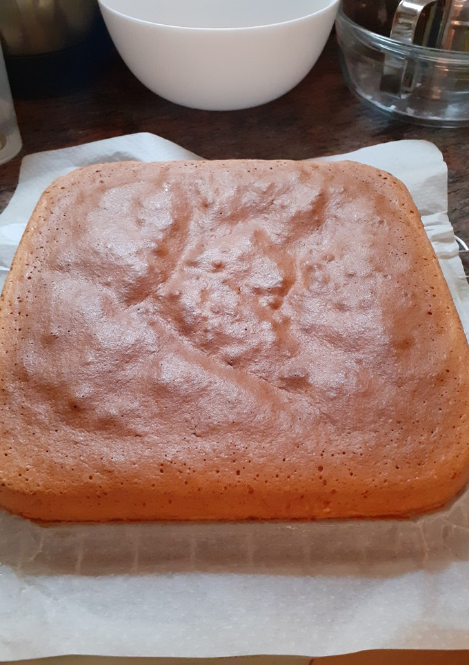 Una foto de Bizcocho base tartas... bizcocho genovés