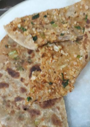 A picture of Gobhi methi paratha.