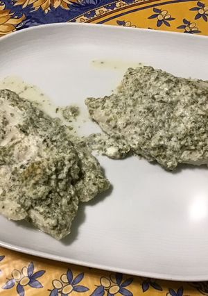 Une photo de Dos de cabillaud ail et crème de persil aux algues