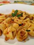 Tortellini Ripieni di Prosciutto Crudo e Parmigiano con Olio, Aglio, Peperoncino e Pane Profumato