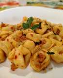 Tortellini Ripieni di Prosciutto Crudo e Parmigiano con Olio, Aglio, Peperoncino e Pane Profumato