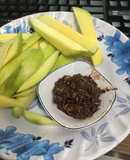 Mắm ruốc chấm xoài