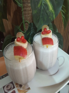 A picture of Mix fruits smoothie.