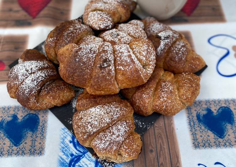 Cornetti integrali sfogliati con Lievito Madre