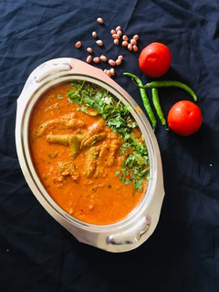 તુરીયા નુ ગે્વી વાળુ શાક (Turiya Gravy Shak recipe in Gujarati) રેસીપી મુખ્ય ફોટો