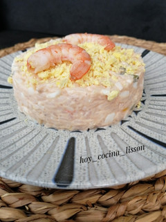 Una foto de Ensaladilla de arroz con langostinos