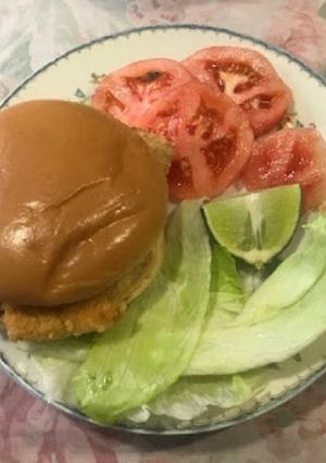 Una foto de HAMBURGUESA 🍔 DE PESCADO 🐟