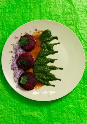 बीटरूट टिक्की (Beetroot Tikki Recipe In Hindi) रेसिपी मुख्य फोटो