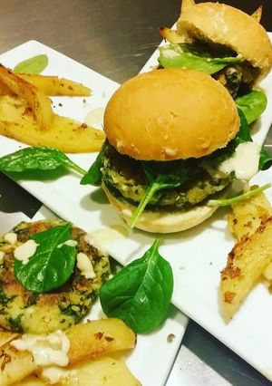 A picture of Spinach, Chickpea and Feta Burger w/Lemon Tahini Dressing,,😚.