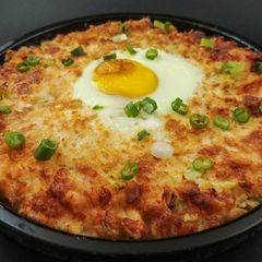 A picture of Cheesy Egg and Tuna Bake.