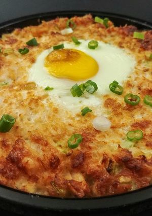 A picture of Cheesy Egg and Tuna Bake.