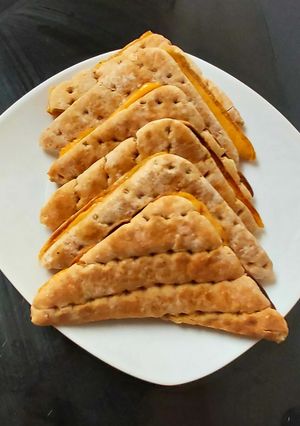 A picture of My Melted Cheese & Red Onion Toasted Thins.🥰.