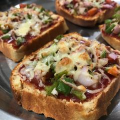 A picture of Cheese chilli toast.