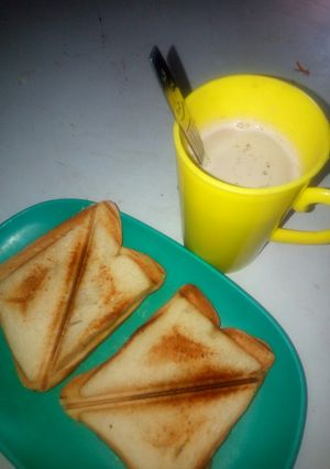 A picture of Tea and toasted bread.