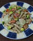 Ensalada de pasta con aguacate y lima