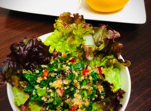 Una foto de Ensalada sazonada con perejil El tabbule Árabe تبولة Japonés Tabbouleh🇸🇾🇱🇧🇦🇲🇺🇾🇯🇵タブレ