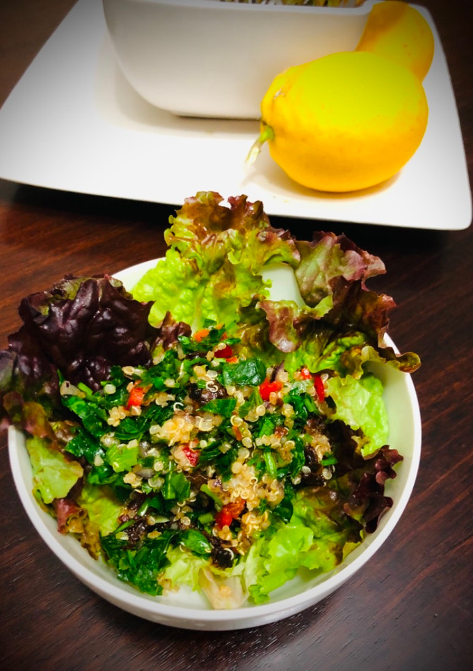 Una foto de Ensalada sazonada con perejil El tabbule Árabe تبولة Japonés Tabbouleh🇸🇾🇱🇧🇦🇲🇺🇾🇯🇵タブレ