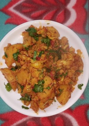 गोभी आलू की सब्जी (Gobhi aloo ki sabzi recipe in Hindi) रेसिपी मुख्य फोटो