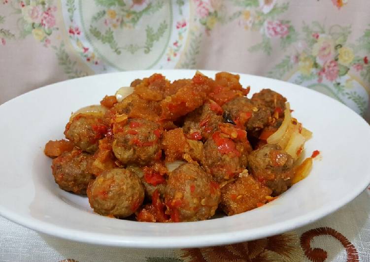 32. Sambal goreng bola daging