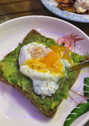 Hình của món Healthy meal - Ăn sáng cùng trứng và bơ 🐣.