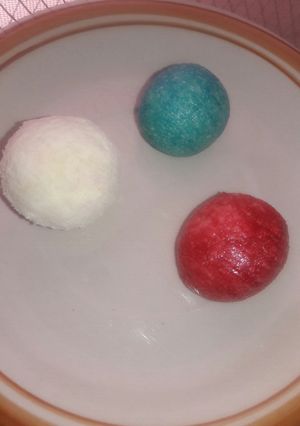 A picture of Coconut laddo.