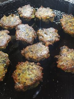 Una foto de Bocadillos de acelga al horno