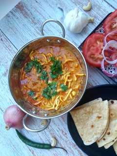 કાજુ ગાંઠિયા નું શાક (Kaju Ganthiya Shak Recipe in Gujarati) રેસીપી મુખ્ય ફોટો